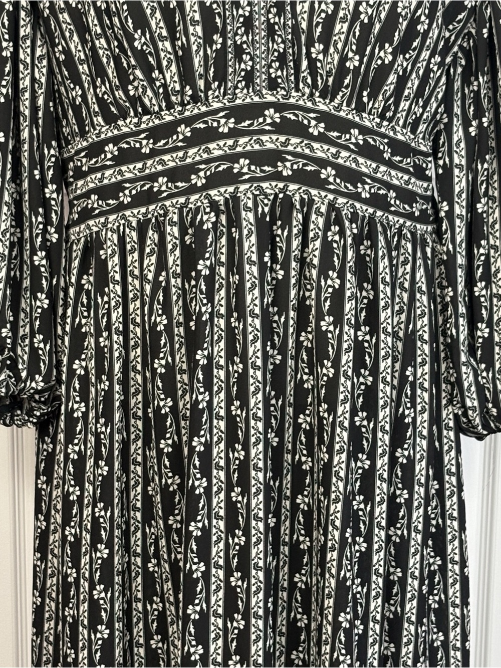 Max Studio London Black & White Print Sheer V-Neck Puff Sleeve Maxi Dress - Picture 8 of 16